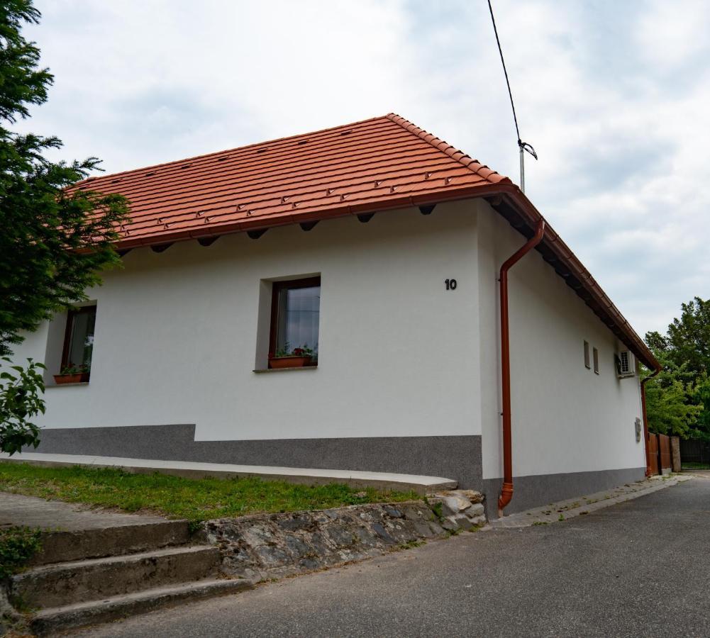 Апартаменты House Nr. 10 Хевиз Экстерьер фото